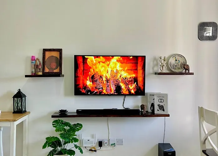Buxton Luxury Apartment